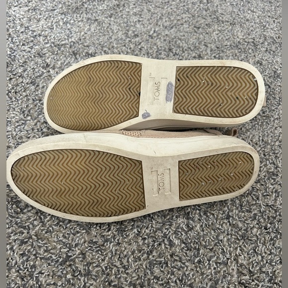 TOMS tan suede high top slip on shoes women’s size 8.5W - Picture 6 of 8